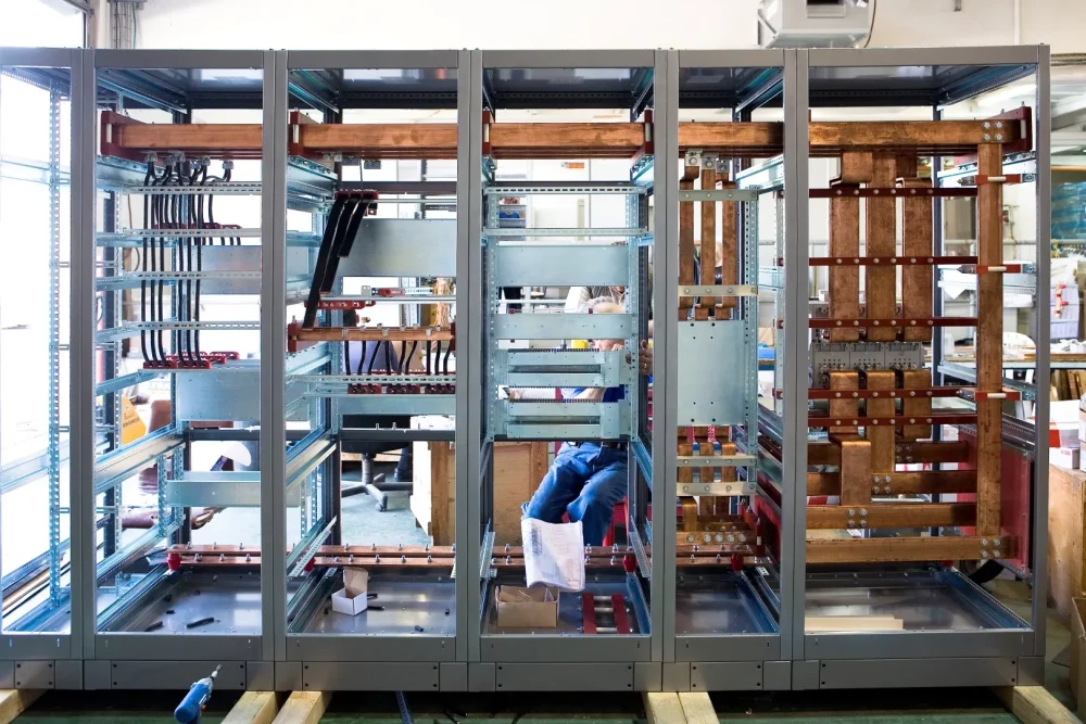 ساخت تابلو برق قدرت کشویی و ثابت با متریال استاندارد