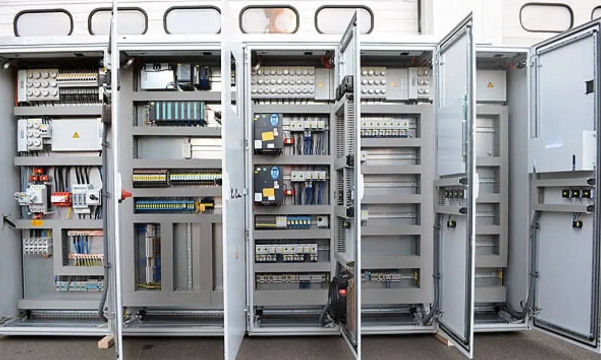 نقش PLC در تابلو برق بوستر پمپ‌