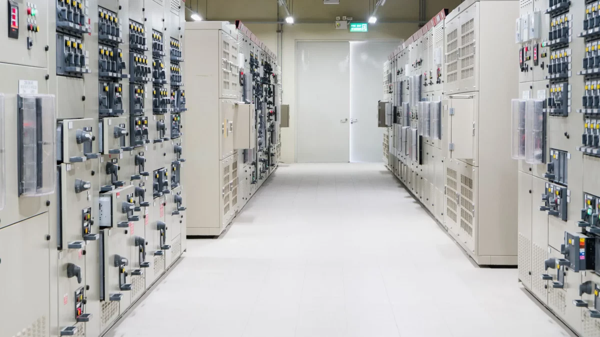 دلایل استفاده از تابلو برق چنج اور در پروژه های بزرگ