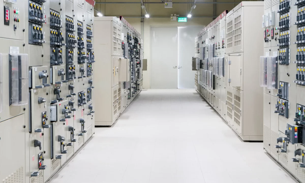 دلایل استفاده از تابلو برق چنج اور در پروژه های بزرگ