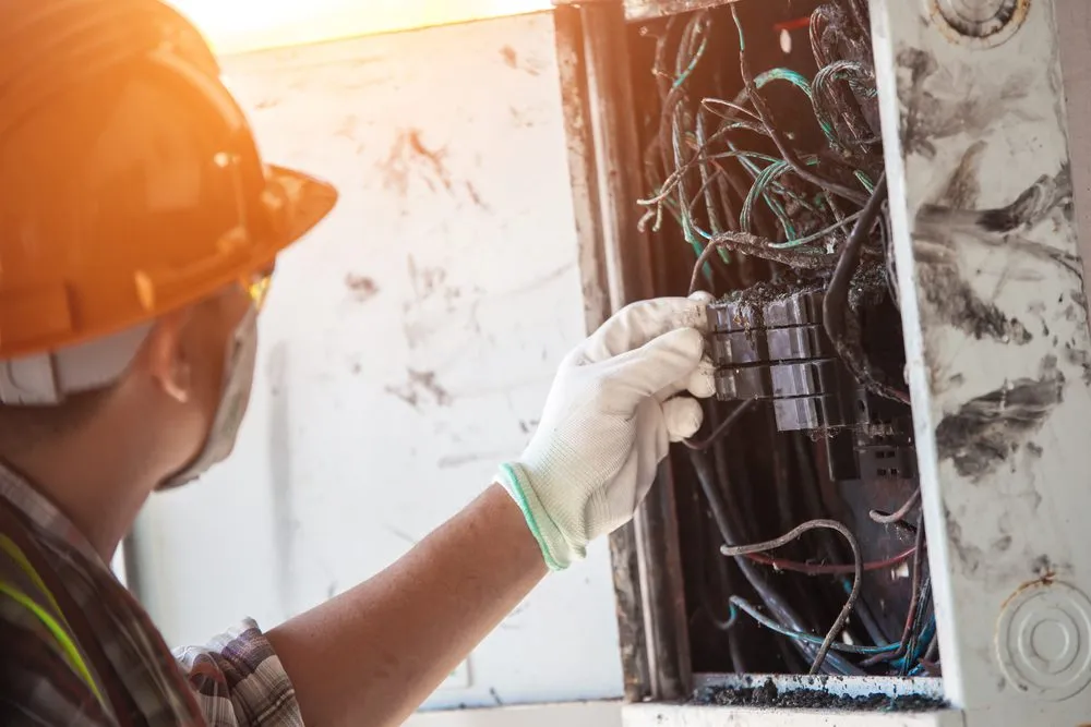 علت داغ شدن بیش از حد تابلو برق