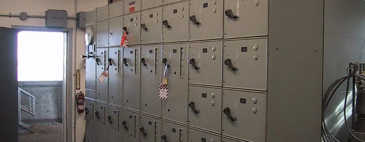 تفاوت تابلو برق صنعتی سفارشی و آماده