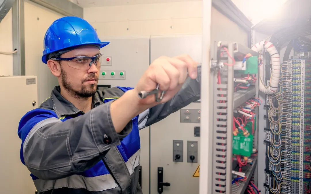 تعمیر و عیب یابی تابلو برق صنعتی در کرج