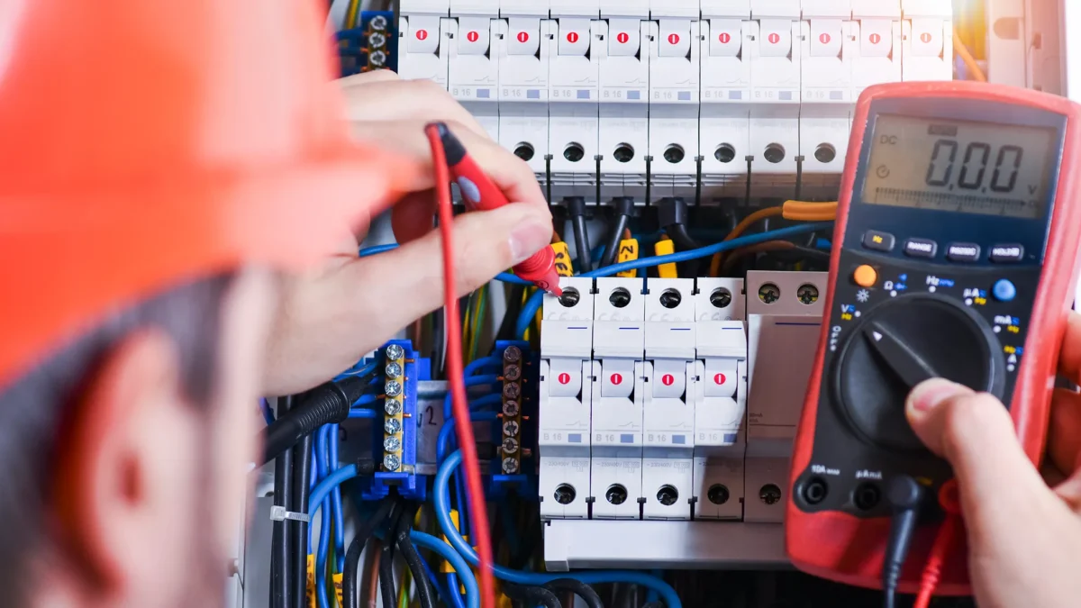 تعمیر و عیب یابی تابلو برق صنعتی در کرج